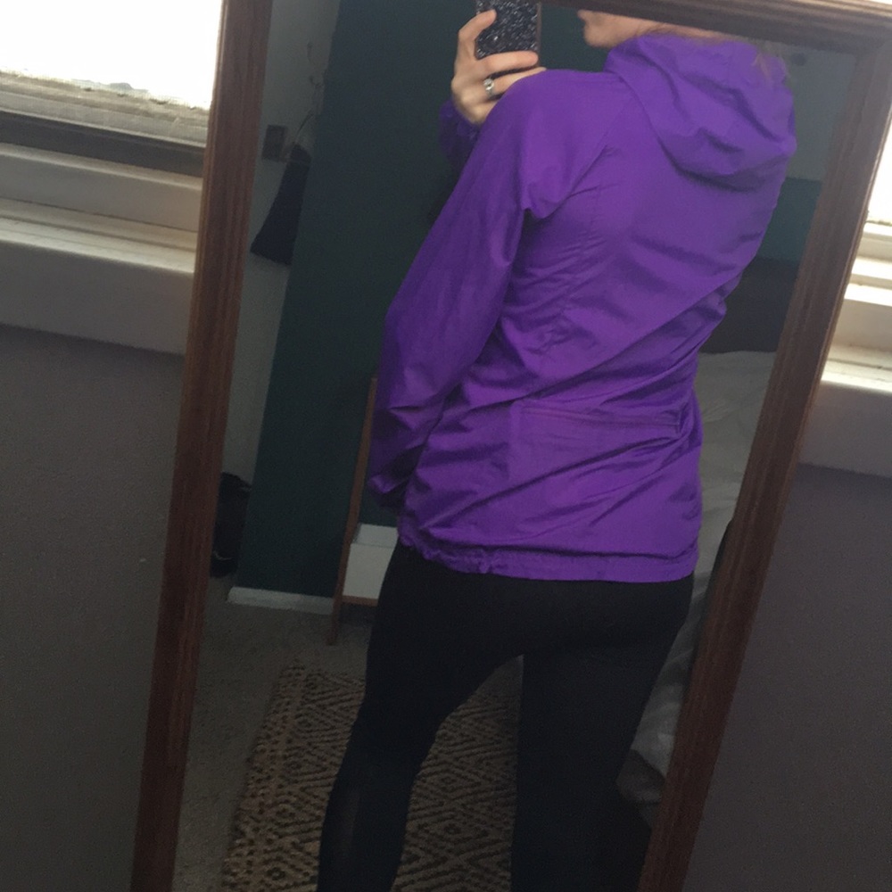 ASICS Packable Jacket in Purple - Picture 6 of 7